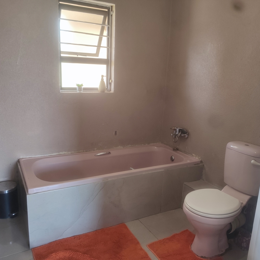 4 Bedroom Property for Sale in Geelhoutpark North West